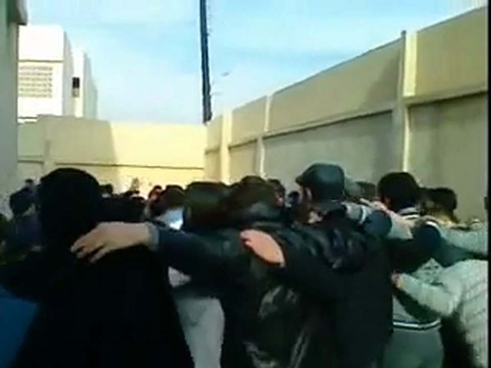 فري برس   حماة مظاهرة طلابية لأشبال مدرسة التجارة 5 12 2011