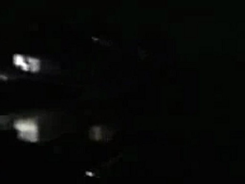 فري برس   حمص حي الخالدية حصار الحي وأطلاق نار كثيف جدا 5 12 2011