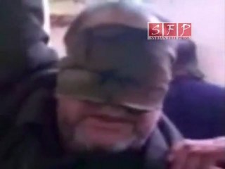 حمص اهانة امام جامع الجيلاني بابا عمرو من قبل الامن العسكري