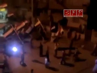 Download Video: دير الزور مظاهرة مسائية نصرة لحمص 27-7-2011