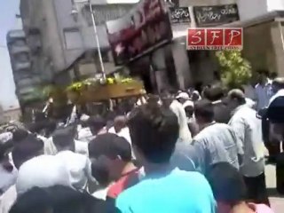 دوما وصول الشهيد البطل جهاد شلهوب الى جامع الكبير 30-7-2011