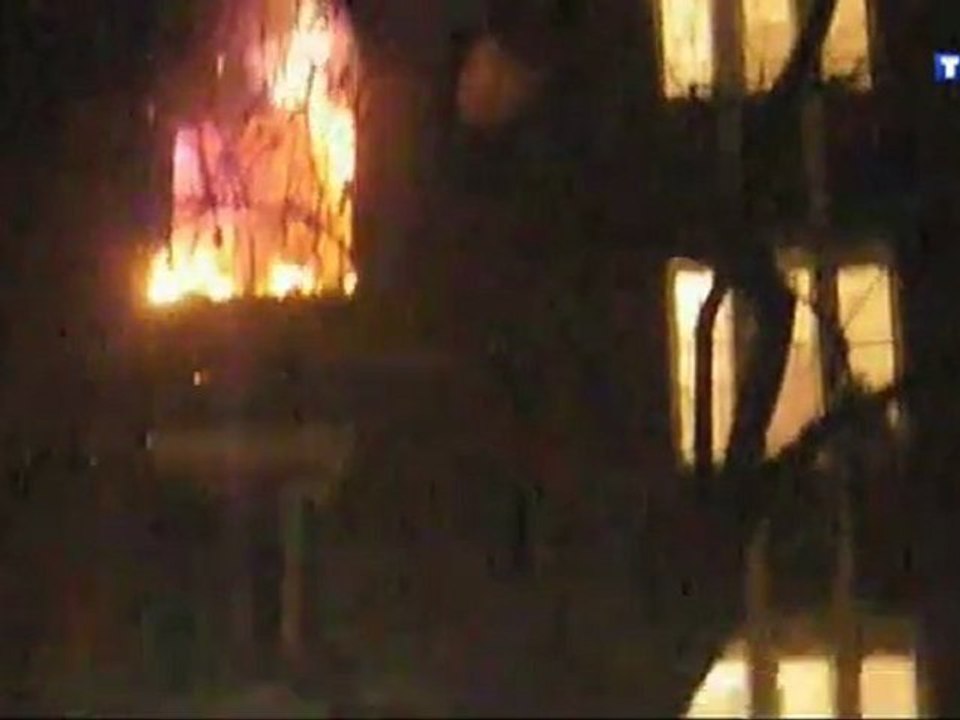 Un jeune de cité sauve un bébé des flammes (PARIS)