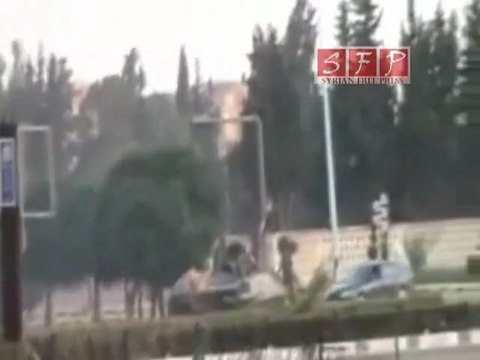 ‫حماه دخول باصات الشبيحة ومتاريس الرمل إلى المدينة 31 7 2011