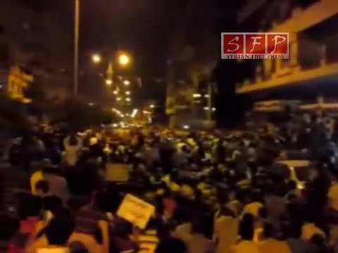 مظاهرة حاشدة بشارع الملعب في حمص من جامع عمر بعد صلاة التراويح 1 8 2011