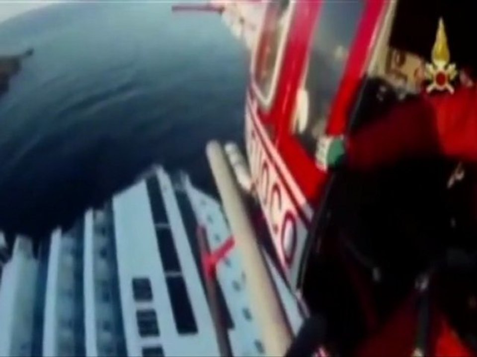 Costa Concordia : l'arrivée des secours vue d'hélicoptère
