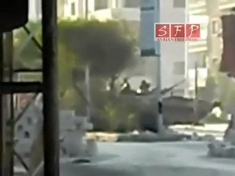 حماة دخول الدبابات على مدينة حماة والقصف عشوائي 5-8-2011