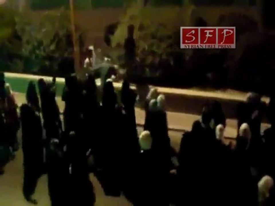 إدلب مشاركة حرائر المدينة 6-8-2011