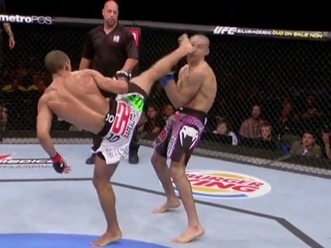 Spinning back kick de Barboza