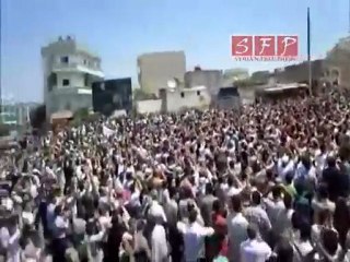 مدينة ادلب تشييع الشهيدين ابراهيم شحود وعلاء مشلح 7-8-2011