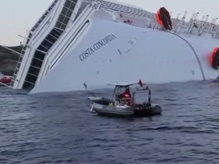 Isola del Giglio - Affonda la nave Costa Concordia 9