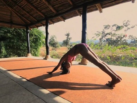 Fitness Show - Yoga for Strong Legs - Adho mukha Svanasana