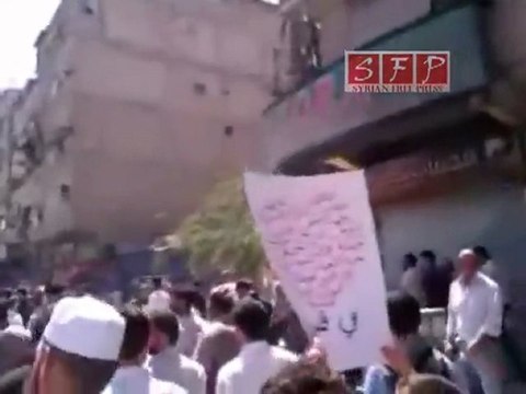 فيديو لمظاهرة حاشدة في حرستا في جمعة لن نركع الا لله 12 8 2011
