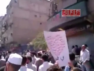 فيديو لمظاهرة حاشدة في حرستا في جمعة لن نركع الا لله 12 8 2011
