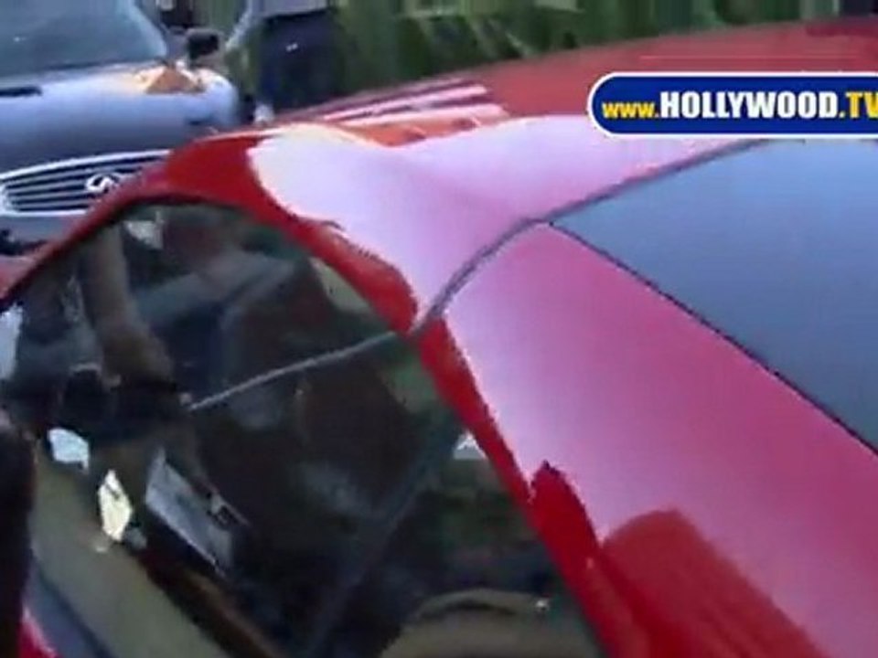 Paris Hilton en su Ferrari