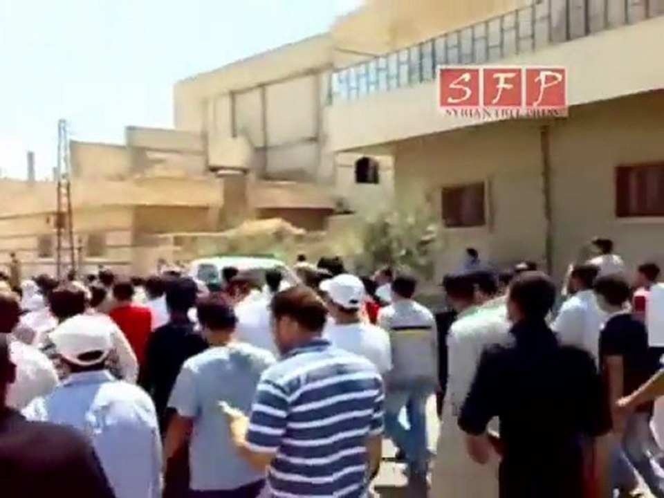 حماة - مظاهرة عند مسجد التوحيد جمعة لن نركع 12-08-2011