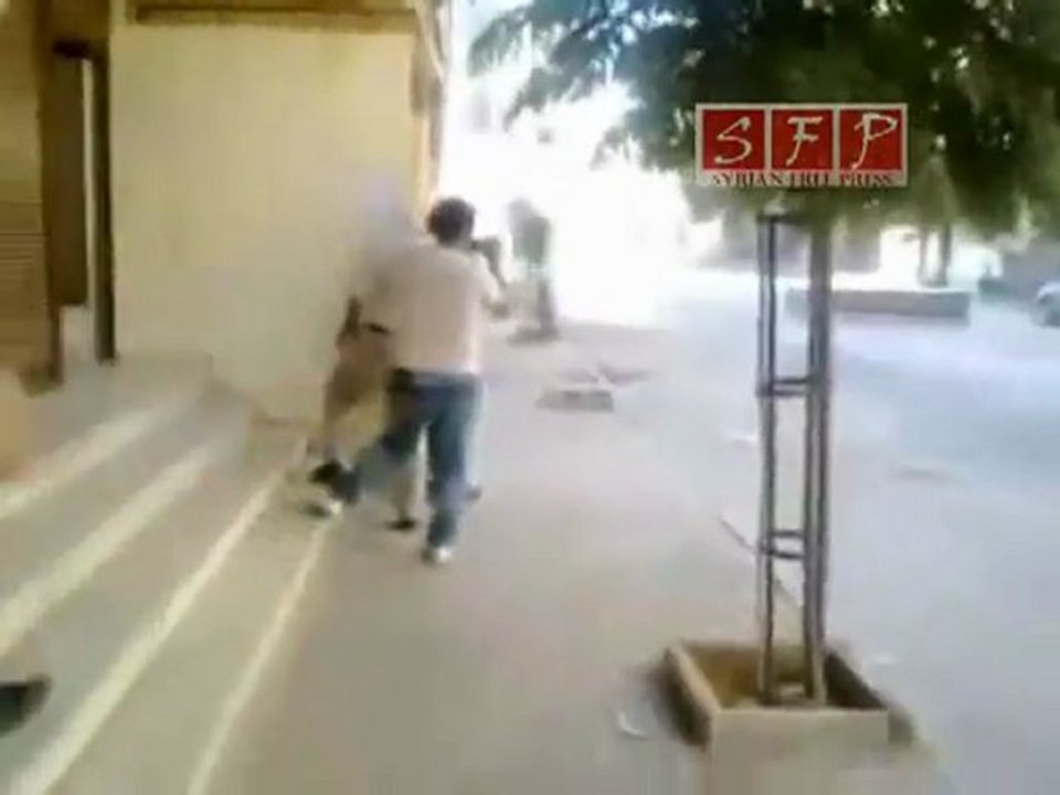 فري برس | دوما الأمن يطلق غازات سامة على المواطنين 13-8-2011