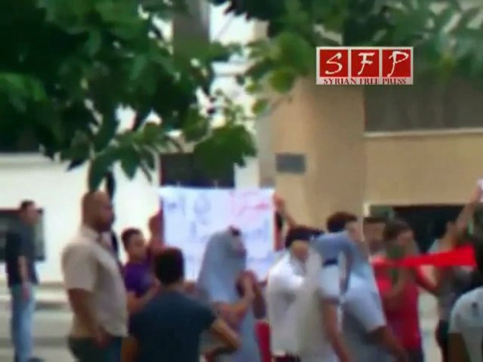 فري برس | بانياس مظاهرة في جمعة لن نركع إلا لله 12-8-2011