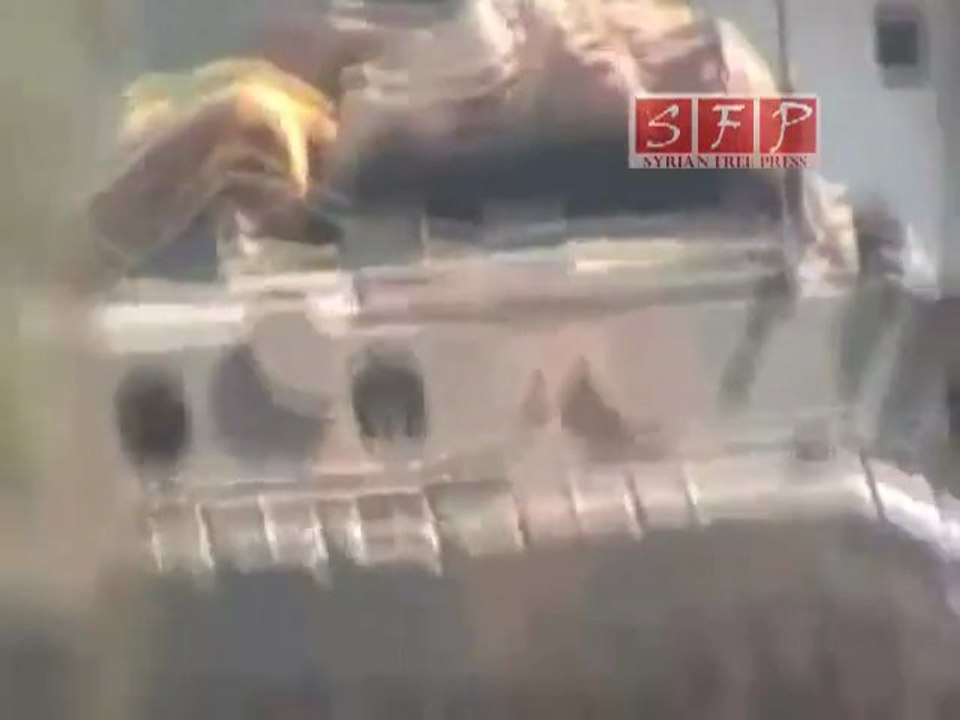 فري برس | حمص تلبيسة حواجز الجيش والدبابات كل مدخل14-8-2011