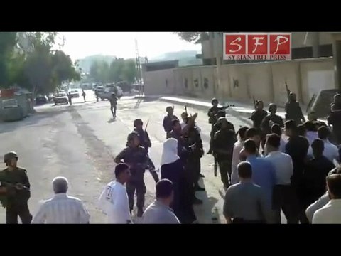 فري برس | دمشق داريا الامن يهاجم مقبرة الشهداء 14-8-2011