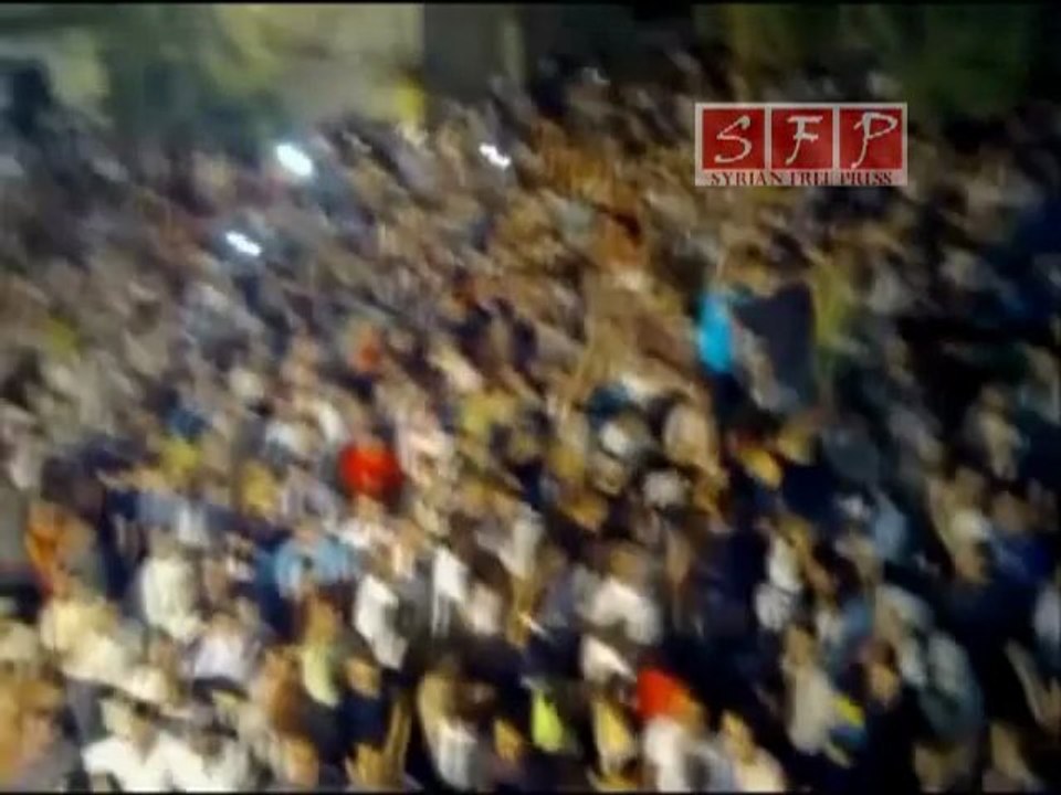 فري برس   حمص الغوطة حشود اجتمعت أمام منزل الشهيد جمال فتوى 14 رمضان 14 8 2011