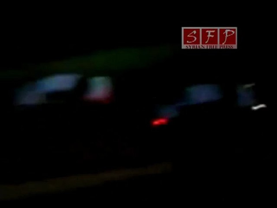 فري برس   اللاذقية   الصليبة الشبيحة يحاصرون جامع المشاطي 14 8 2011