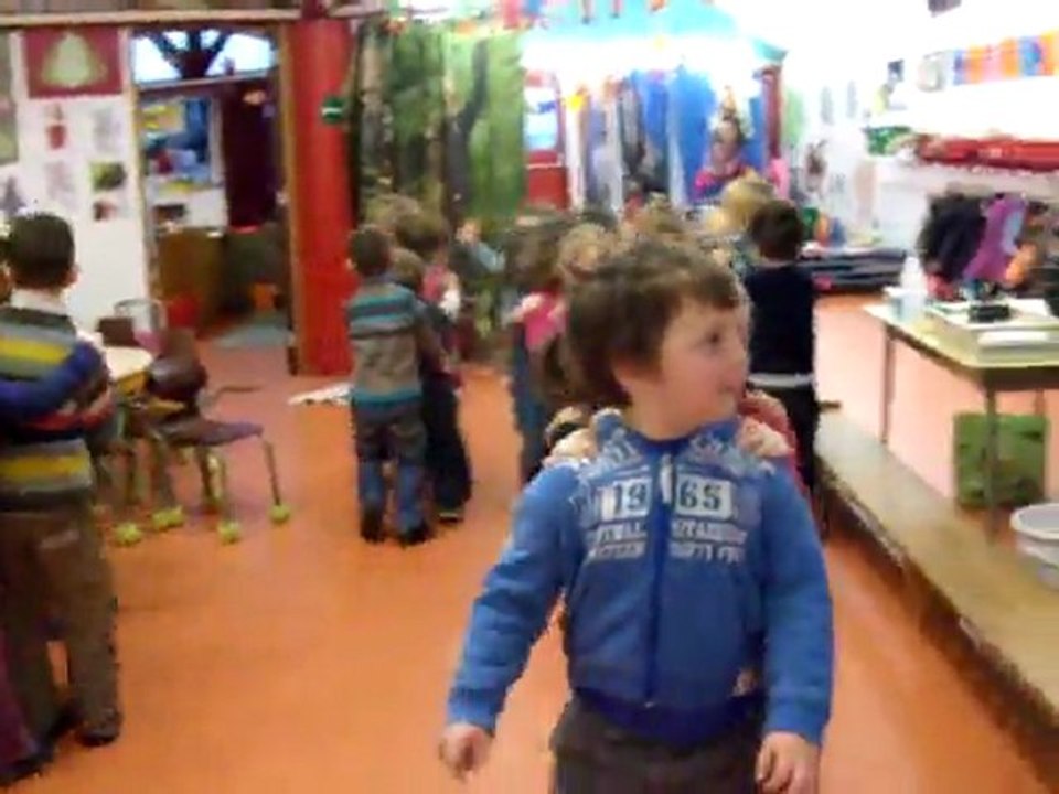 ♪♫ LES PETITS TRAINS ♫♪