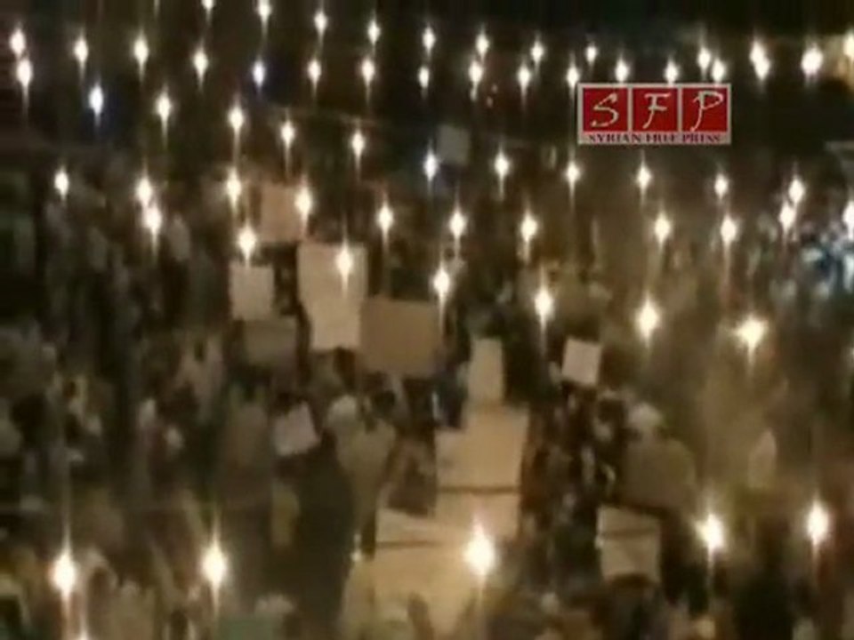 فري برس - دوما - لافتات بعد التراويح 14-8-2011