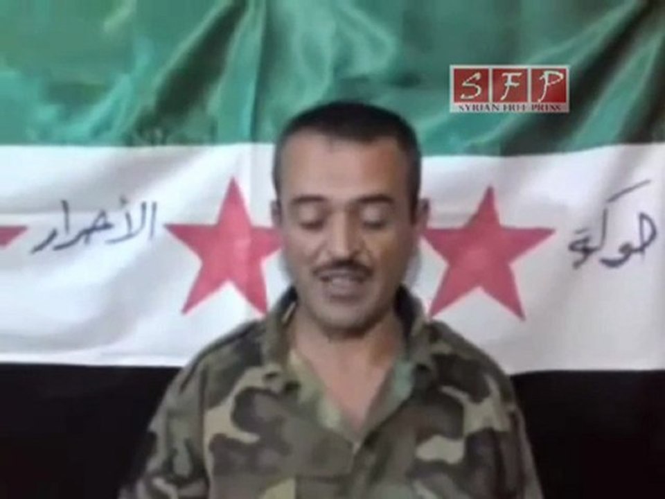 انشقاق المقدم البطل محمد موسى من الطائفة العلوية 17-8-2011