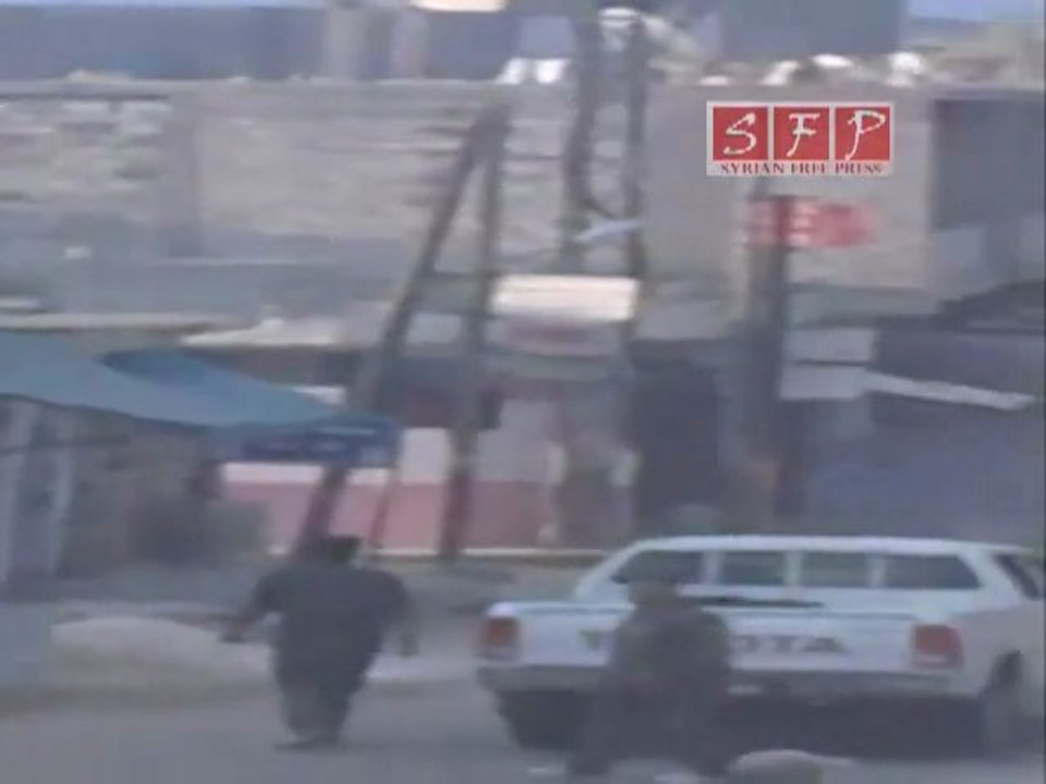 فري برس   خربة غزالة   انتشار قوات الأمن والشبيحة واعتقال المواطنين   صباح جمعة بشائر النصر 19 8 2011