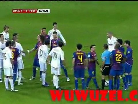 Real - Barcelona 1:2 18-01-2012 Pepe steps on Messi hand