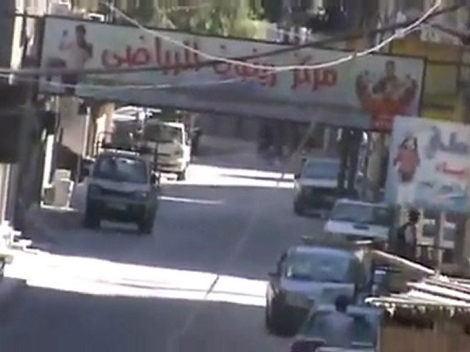 فري برس   حرستا   الأمن والشبيحة يطلقون الرصاص الحي   19 8 2011