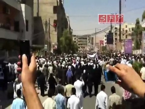 فري برس ريف دمشق حرستا الآلاف في تشييع شهيد حرستا باسم رحيم 20 8 2011