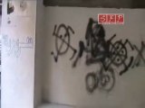 فري برس   معضمية الشام مسح لاحرار للعبارات التي قام بكتابتها شبيحة وكلاب لاسد على جدران المدينة 21 8 2011