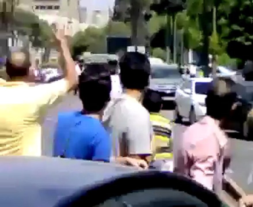 فري برس   حمص  إصابة أحد المتظاهرين الأحرار في ساحة الحرية 22 8 2011