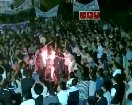 فري برس حوران الطيبة حرق العلمين الروسي و الايراني في 21 8 2011