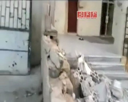 فري برس حمص أثار اقصف على مسجد باباعمرو 21 8 2011