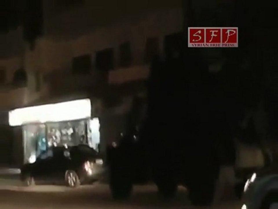 فري برس   حوران طفس قوات الجيش تقمع المتظاهرين في 23 8 2011