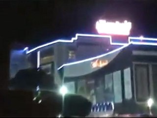 فري برس   القدم مظاهرة بجانب التاون سنتر منتصف الليل 24 8 2011