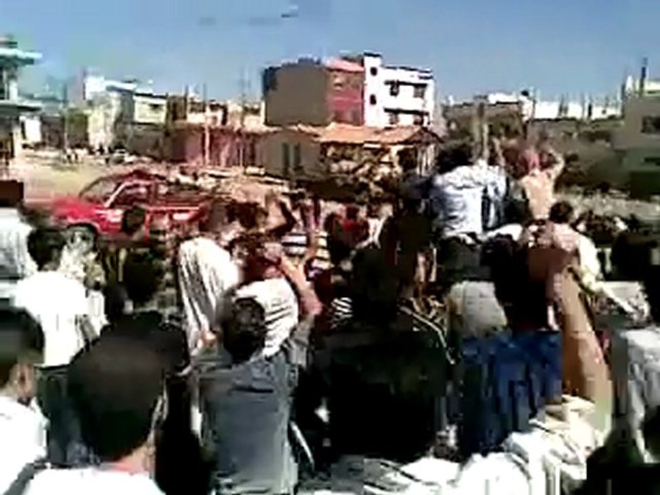 فري برس   حوران  جاسم  تشييع الشهيد المجند بسام الحلقي 24 8 2011