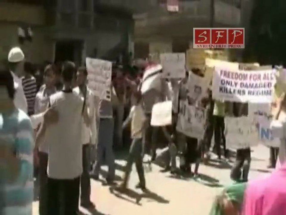 فري برس   حمص لافتات الثورة في الخالدية جمعة الصبر و الثبات 26 8 2011