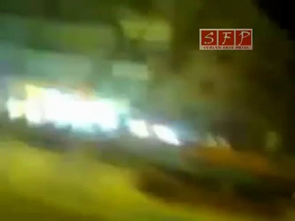 فري برس   حلب سيف الدولة إطلاق النار من قبل عناصر الأمن أمام جامع النصر 26 رمضان