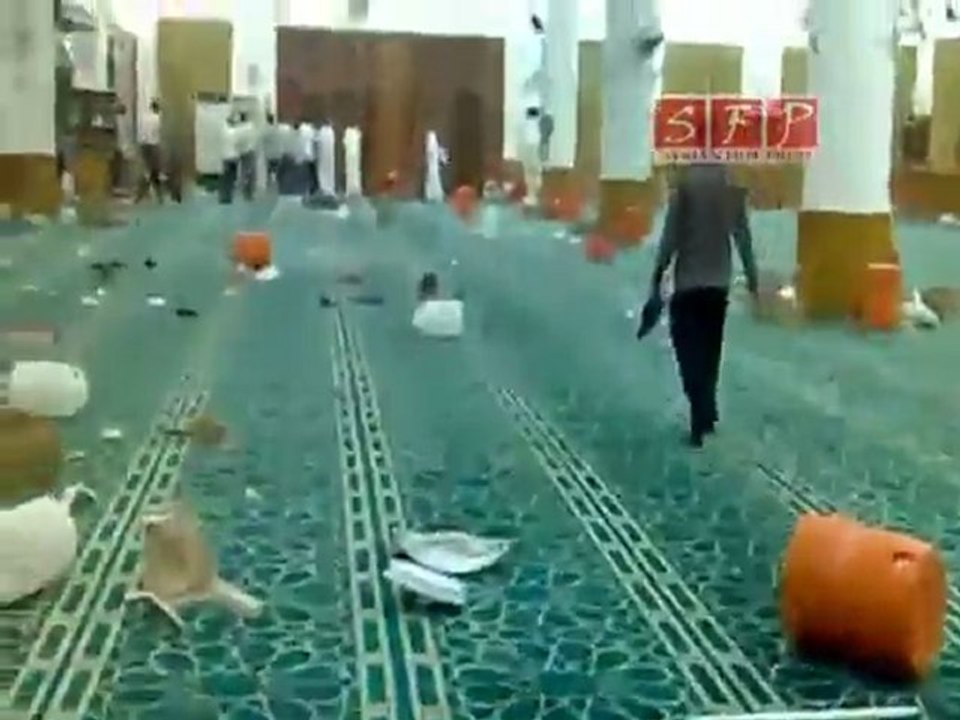 فري برس   دمشق كفرسوسة  ما فعله الشبيحة المرتزقة  بجامع الرفاعي   27 8 2011