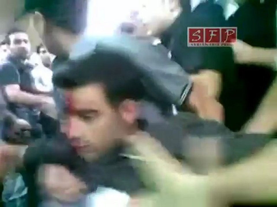 فري برس   اصابة خطيرة جامع عبد الكريم الرفاعي في ليلة القدر 27 8 2011