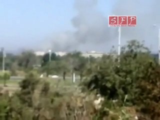 فري برس   حمص  خروج دخان كثيف  من احد مباني الكليات 27 8 2011