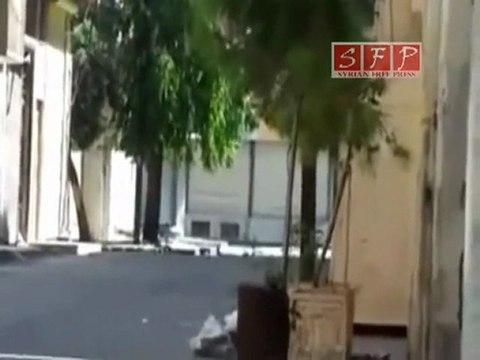 فري برس حمص باب السباع مدرعات لفض التظاهر جمعة الموت ولا المذلة 2 9 2011