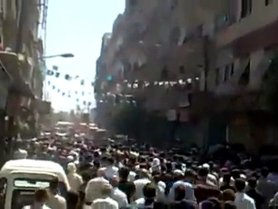 فري برس   عرس الشهيد سامر الأفندي و الشهيد عمران حمامة 28 8 2011