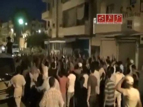 فري برس ادلب بعد صلاة الفجر بروح بالدم نفديك ياسرمين 29 8 2011