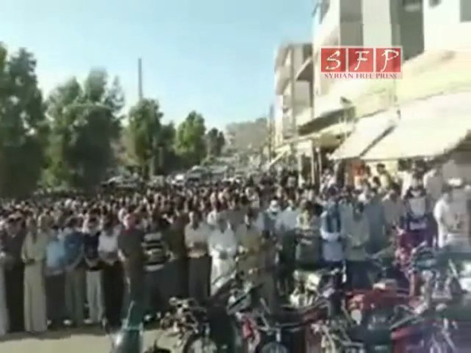 فري برس   ادلب خان شيخون الصلاة على الشهيدين 28 8 2011
