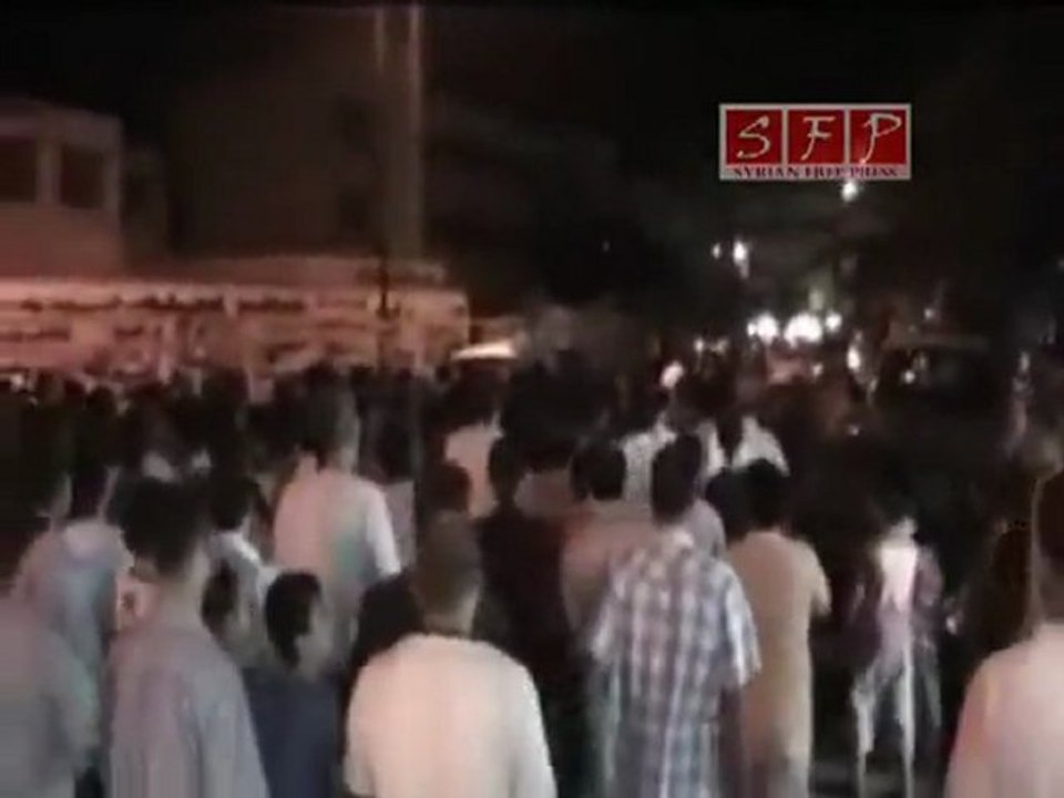 فري برس   حمص القصور بعد صلاة التراوي28 8 2011