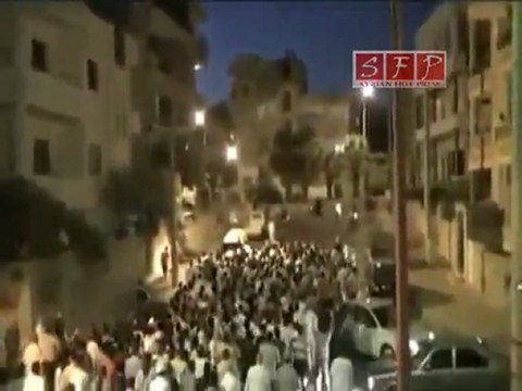 فري برس ادلب بعد صلاة الفجر نصرة لسرمين 29 8 2011